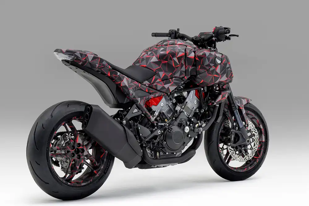 Der Dreizylinder baut sehr kompakt, entsprechend schlank baut das Motorrad. Foto: Honda