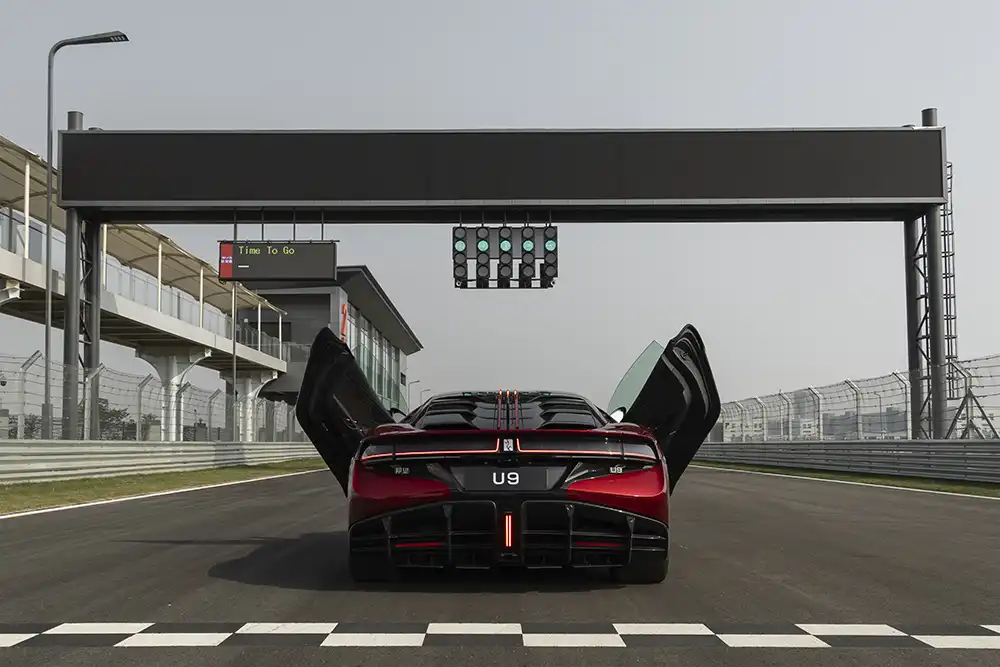 Scherentüre sorgen für einen spektakulären Auftritt. Foto: Yangwang