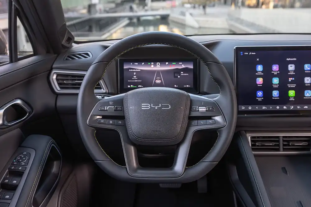 Im Innenraum zeigt der elektrische Atto 2, dass BYD bei Materialgüte und Verarbeitung binnen kurzer Zeit ein Level erreicht hat, das nur schwerlich Raum für Kritik lässt. Foto: BYD