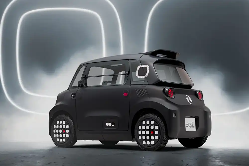 Ein Dachspoiler am Heck verleiht dem Ami eine schnellere Optik. Es bleibt (zulassungs)technisch allerdings bei 45 km/h. Foto: Citroën