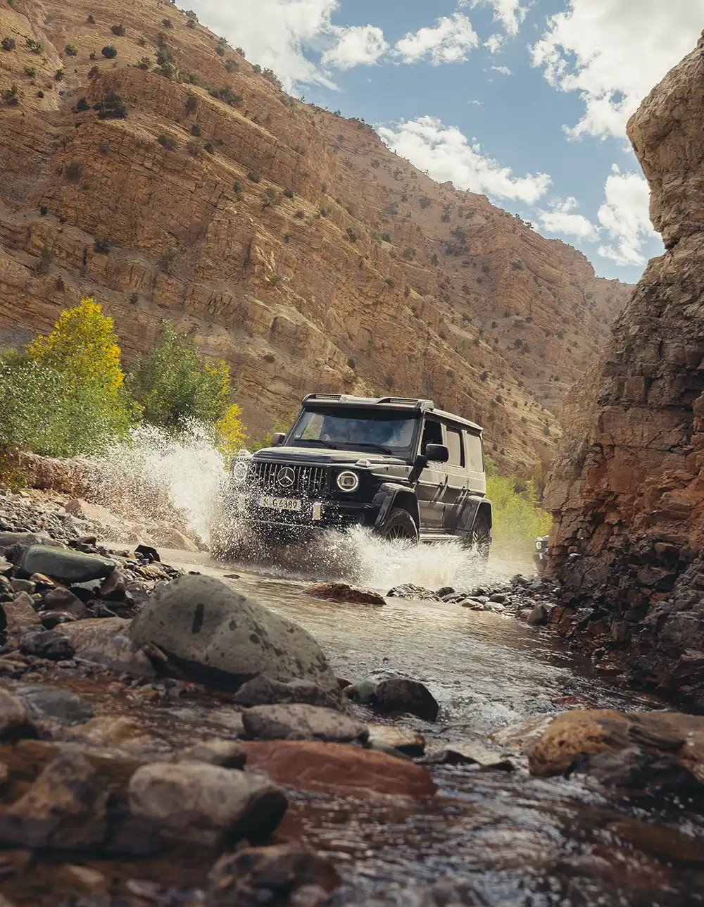 Die Luft flimmert, die Landschaft wird nach Südosten hin immer karger. Foto: Mercedes-Benz