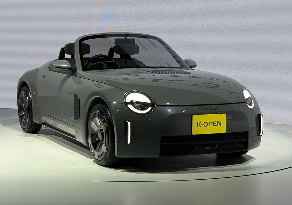 Gegen den Daihatsu Copen ist selbst der Mazda MX-5 ein ausgewachsenes Auto. Foto: SP-X/Benjamin Bessinger