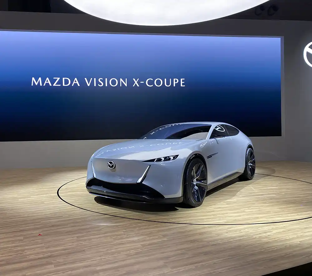 Unnter der Haube des Cross-Coupés steckt ein Zweischeiben-Wankelmotor mit Turboaufladung. Foto: Michael Specht/SP-X