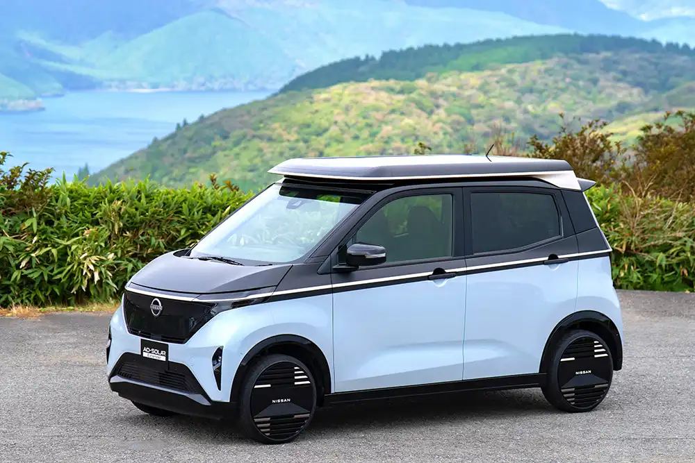 Auch während der Fahrt kann der Sakura mit bis zu 300 Watt Strom tanken. Foto: Nissan