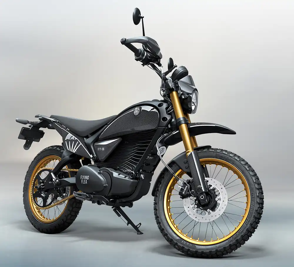 Mit ihren goldeloxierten Aluspeichenrädern weckt die FF S6 Erinnerungen an die Kultenduro Yamaha XT 5000. Foto: Royal Enfield