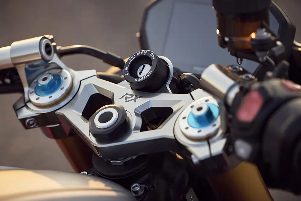 Ein Merkmal der RS ist ihre präzisionsgefertigte Gabelbrücke. Foto: Triumph Motorcycles