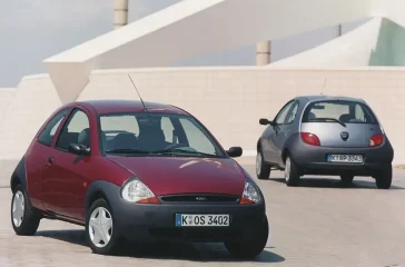 Von minimalistisch bis sportlich – Über 80 Neuheiten des Jahres 1996 vom Ford Ka (im Bild) bis zum Ferrari 550 Maranello avancieren zu H-Kennzeichen-Kandidaten. Foto: Ford