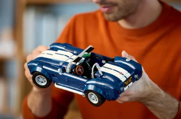 1.241 Einzelteile hat die Cobra, die Altersempfehlung lautet: ab 18. Foto: Lego