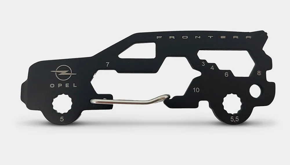 Der Schlüsselanhänger im Offroad-Look des Opel Frontera gibt mit 17 Funktionen den Leatherman. Foto: Opel