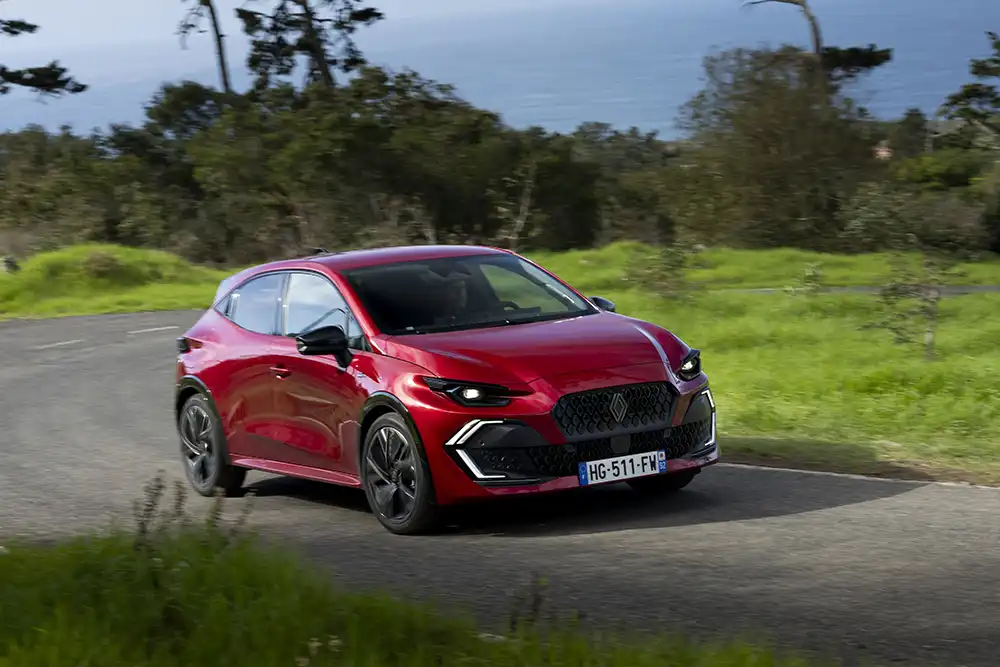 Der französische Kleinwagenklassiker Renault Clio zählt zu den wenigen nicht-elektrischen Neuheiten. Foto: Renault