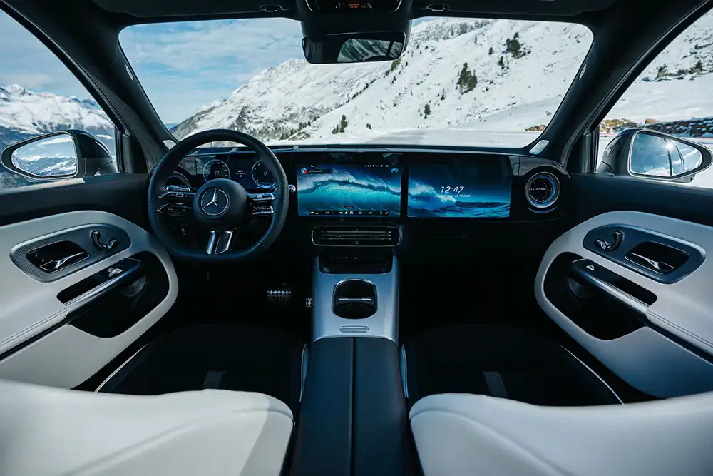 Innen dominiert der MBUX-Superscreen, wie man ihn vom CLA und anderen aktuellen Modellen kennt. Foto: Mercedes-Benz