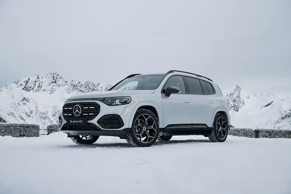 Das Design bleibt der GLB-Natur treu: steile Front, klare Flächen, robuste Radlaufkonturen. Foto: Mercedes-Benz