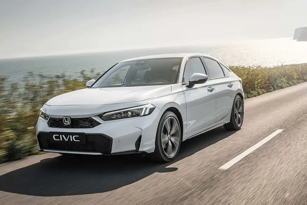 Honda hat den Civic fürs Jahr 2026 aufgefrischt. Er wartet u.a. mit neuer Frontgestaltung, modifiziertem Spoiler, zusätzlichen Farben und neuen 18-Zoll-Räder auf. Foto: Honda