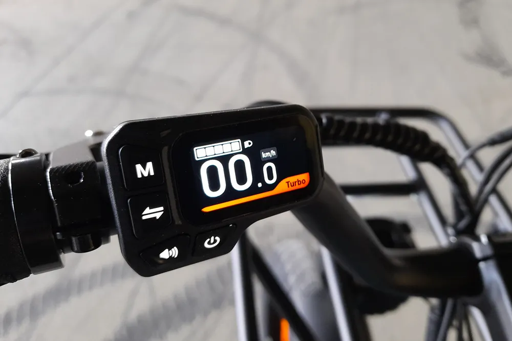 Simpel: Die Tasten am kleinen Farb-Display erklären sich auf einen Blick von selbst. Foto: SP-X/Rudolf Huber