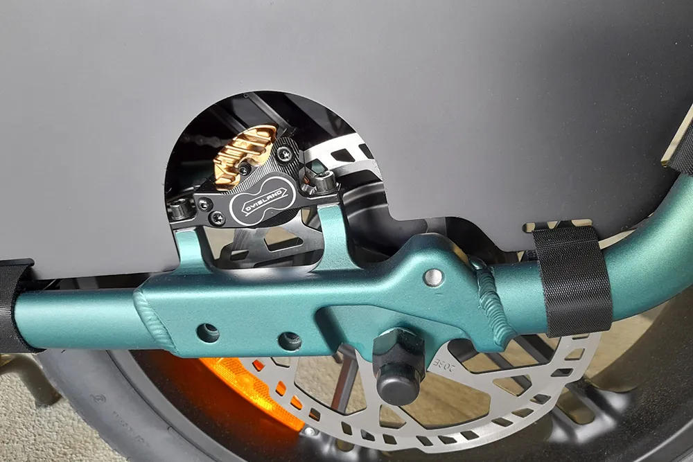 Zupackend: Die 4-Kolben-Hydraulikbremsen sorgen für einen kräftige Verzögerung. Foto: SP-X/Rudolf Huber