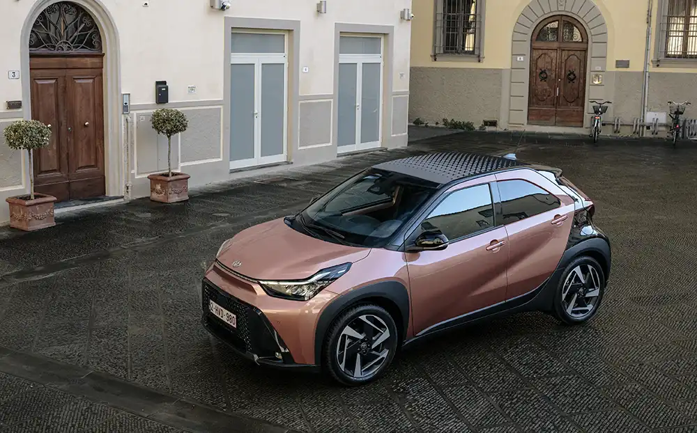 Zu Preisen ab 19.990 Euro ist der neue und ausschließlich mit Hybridantrieb verfügbare Toyota Aygo X nun in Deutschland bestellbar. Foto: Toyota