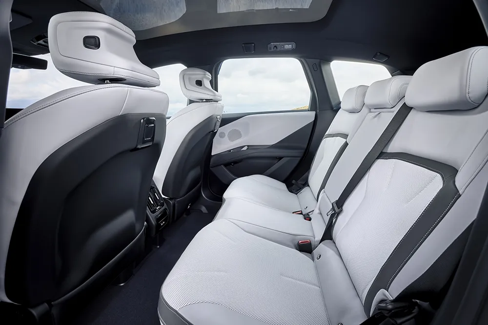 Zum Einstiegspreis von knapp 70.000 Euro (Schweiz ca. CHF 78'000) gibt es eine relativ umfangreiche Ausstattung. Foto: BMW