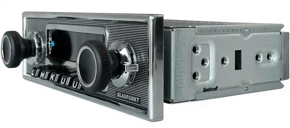  Frankfurt Stereo MB vorne von der Seite. Foto: Blaupunkt