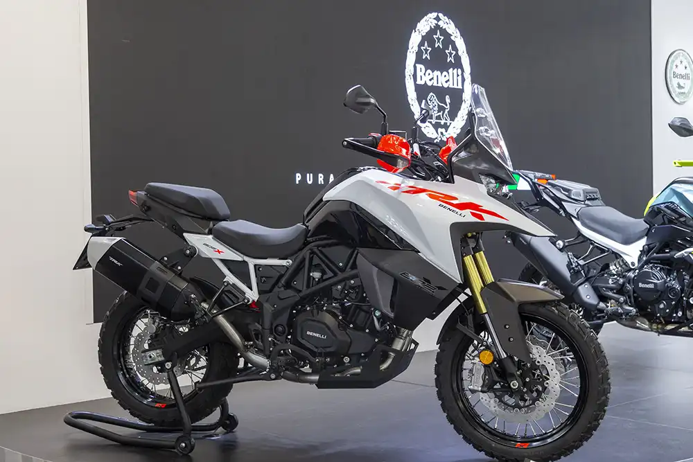 Die italo-chinesische Marke Benelli gibt im Adventure-Segment weiter Gas und ersetzt das Erfolgsmodell TRK 502 durch die TRK 602. Foto: EICMA