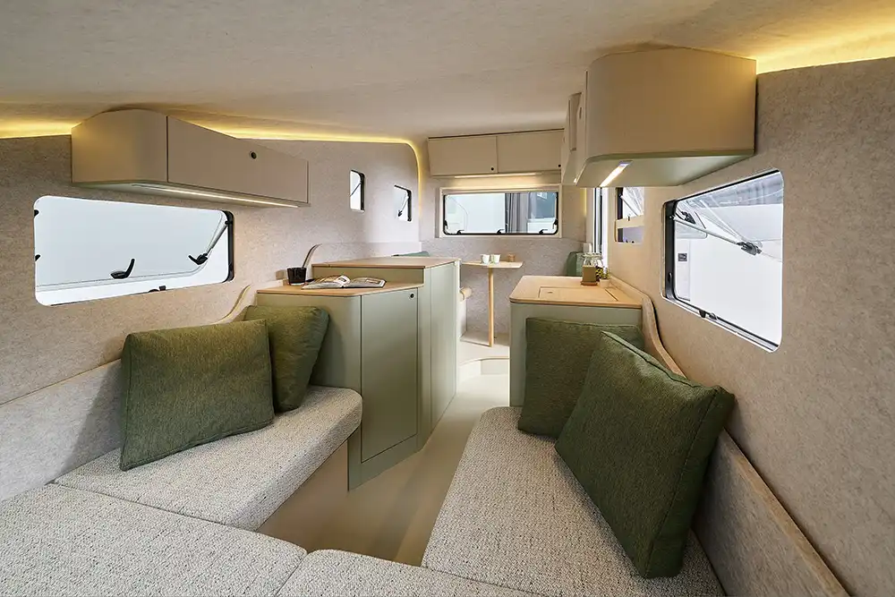 Es entsteht ein Wohnraum, der vorne höher ist als hinten. Foto: Dethleffs