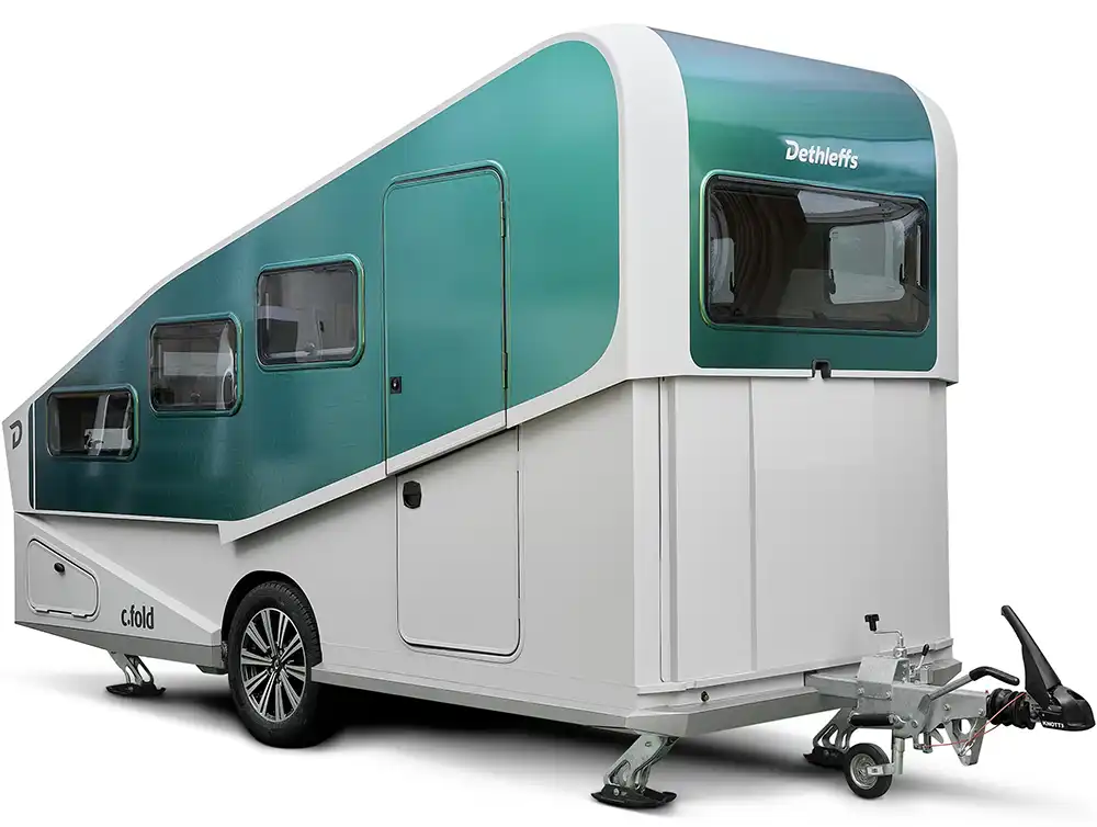 An Ort und Stelle wird der obere Teil des Klapp-Caravans dann per Knopfdruck hochgefahren. Foto: Dethleffs