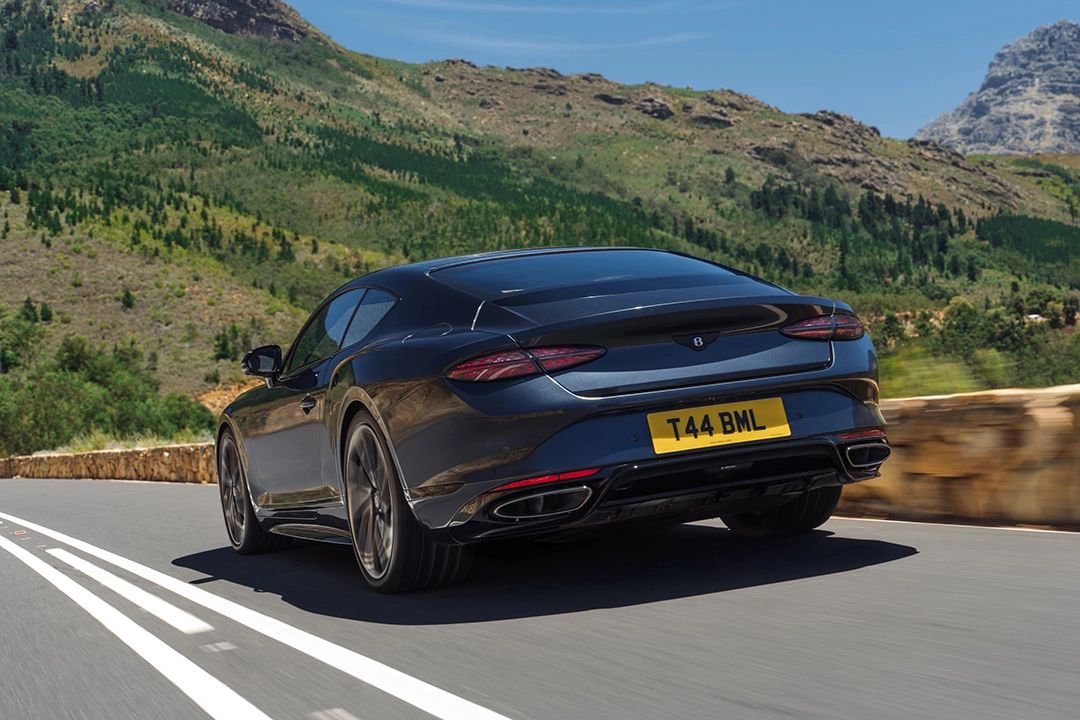 Seine 680 PS Systemleistung sollen den mit sportlichem Fahrwerk gerüsteten GT S in 3,5 Sekunden auf Tempo 100 beschleunigen. Foto: Bentley