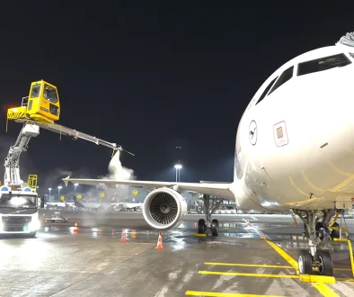 Wer bei winterlicher Witterung in Flugzeuge steigt, kann diese Szenen häufiger erleben. Foto: SP-X/Benjamin Bessinger