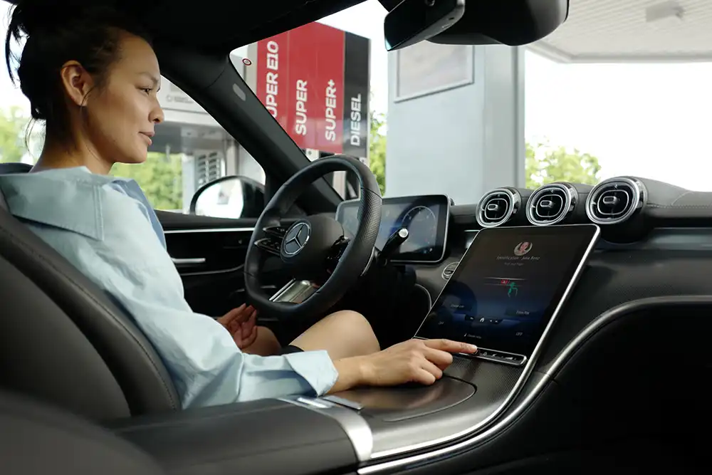 Komfortfunktionen wie In-Car-Payment (Mercedes) sind bereits verfügbar. Foto: Mercedes-Benz