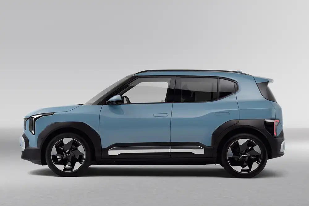 Kia EV2: Das kleine SUV misst lediglich 4,06 Meter und tummelt sich damit in einer Klasse, in der bereits der Jeep Avenger, der Fiat Grande Panda und der Renault 4 E-Tech unterwegs sind. Foto: Kia