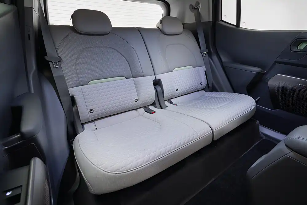 Den bis zu zwei Fondgästen bietet der EV2 ein gutes Platzangebot. Foto: Kia