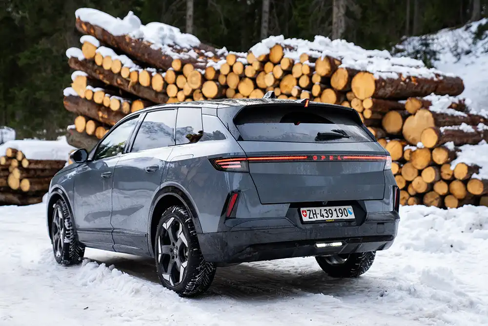 Opel Grandland Electric Ultimate AWD: Mit Allrad im Winter. Foto: Opel