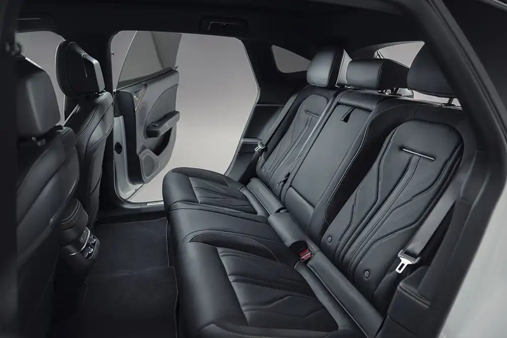 Den Fondgästen bietet der Zeekr 7GT eine gute Beinfreiheit. Foto: Zeekr