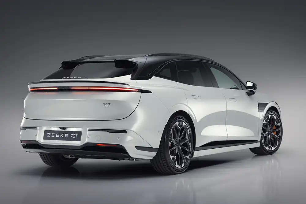 Gegen den aktuellen Trend verzichtet der Zeekr 7GT auf ein durchgehendes Leuchtenband am Heck. Foto: Zeekr