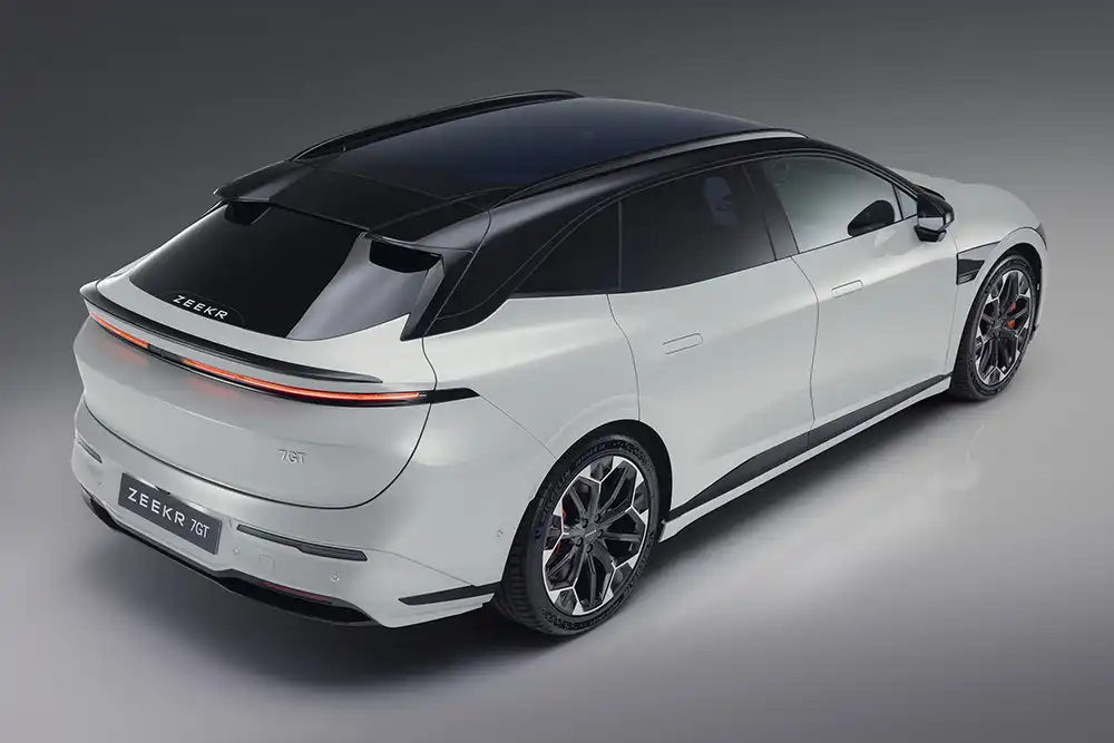 Für den 7GT bietet Zeekr ein mächtiges Panoramaglasdach. Foto: Zeekr