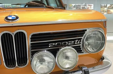 Legendäre Leistungssportler – Die Idee einen starken Motor in ein kleines Premiumauto zu packen, hatte zuerst BMW. Vor 60 Jahren debütierten die BMW 02-Modelle. Foto: autodrom