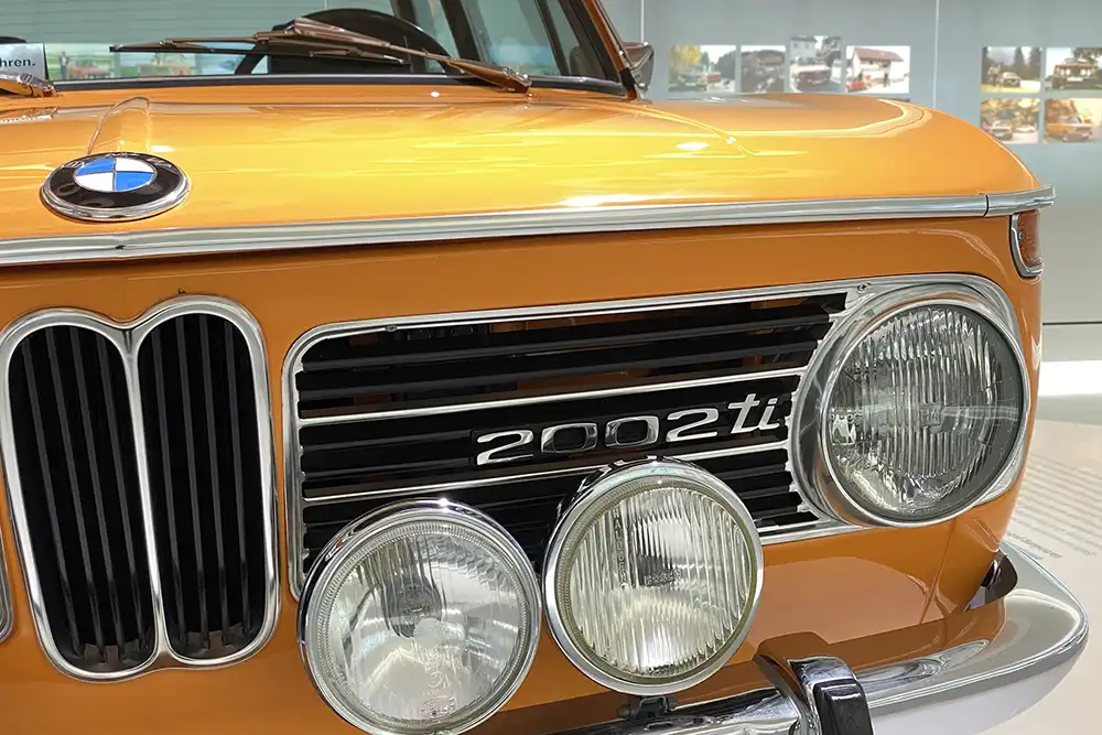 Legendäre Leistungssportler – Die Idee einen starken Motor in ein kleines Premiumauto zu packen, hatte zuerst BMW. Vor 60 Jahren debütierten die BMW 02-Modelle. Foto: autodrom