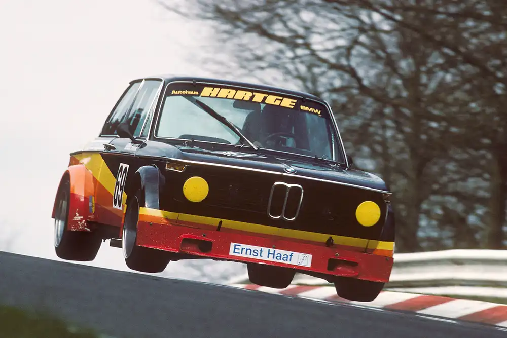 Perfekt für Rundstrecke und Rallye – Der BMW 2002 war auch fürs Racing prädestiniert und das über das Ende seiner Produktionzeit hinaus, hier ein Gruppe-2-Renner im Jahr 1978. Foto: BMW AG