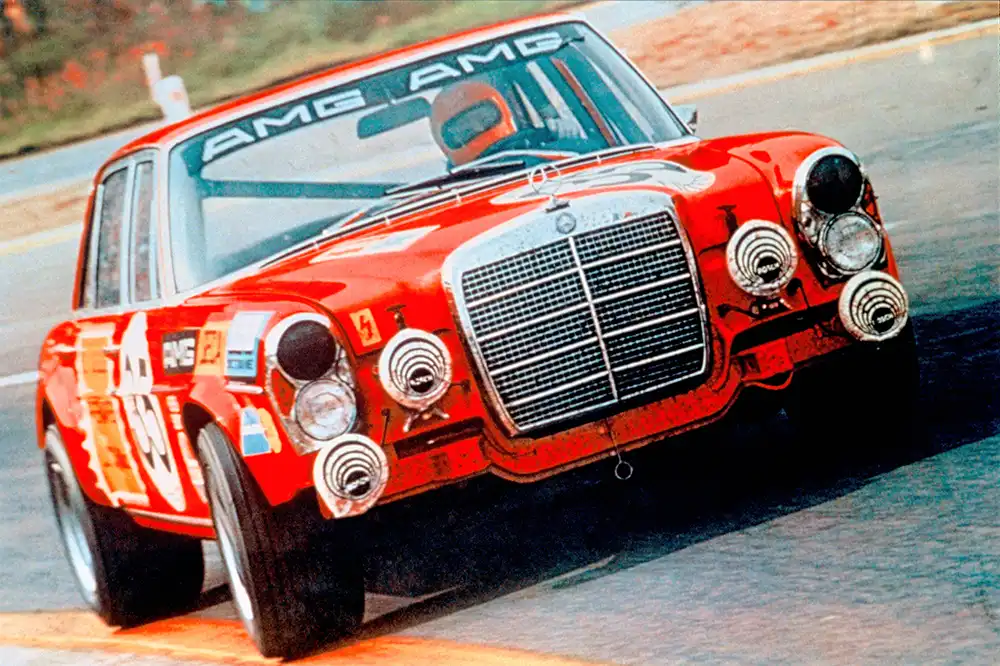 V8-Marathonläufer von AMG – Beim 24-Stunden-Rennen in Spa-Francorchamps fuhren Hans Heyer und Clemens Schickentanz 1971 auf Platz 2 im Gesamtklassement. Foto: Mercedes-Benz Classic Archive