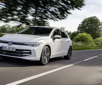 Der VW Golf verteidigt den Platz an der Charts-Spitze. Foto: VW