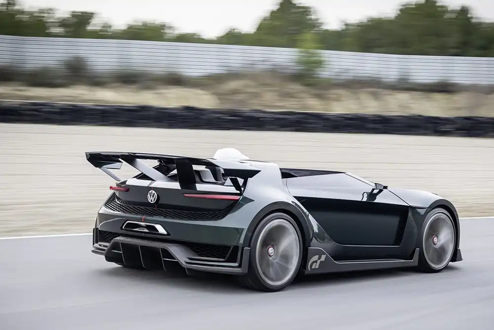 Trotz der supersportlichen Optik handelt es sich bei dem VW Golf GTI Roadster Concept um ein Golf-7-Derivat. Foto: VW