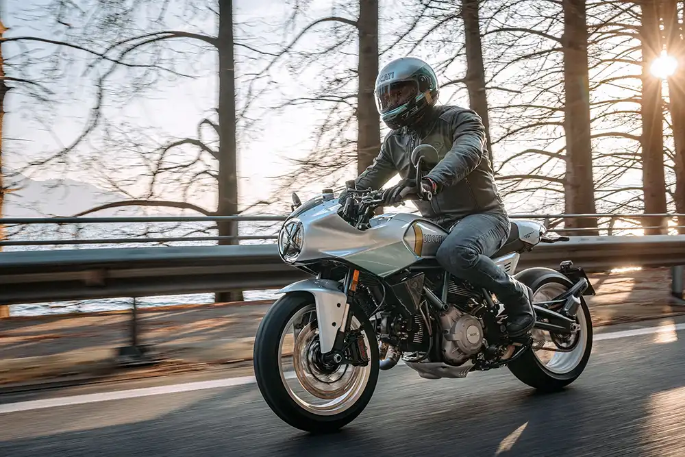 Formula 73 heißt ein neues Modell von Ducati. Was man auf dem ersten Blick nicht vermuten würde: der schicke Café Racer ist im Kern eine Scrambler 800. Foto: Ducati