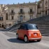 Den Fiat Topolino gibt es nun auch in Korallen-Orange. Foto: Fiat