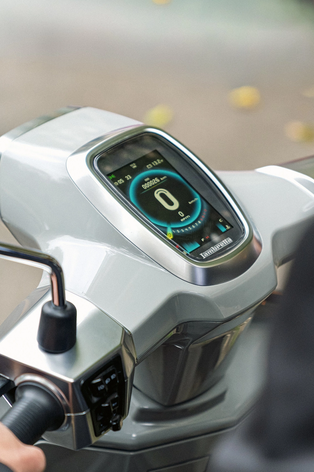 Zur Serienausstattung zählt ein Farbdisplay im Cockpit. Foto: Lambretta