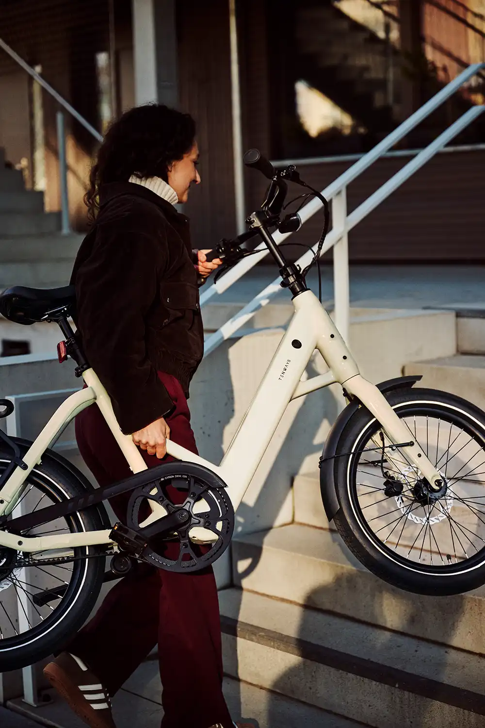 Einige Fahrradnutzer freTreppensteigen gehört manchmal auch zum Biker-Alltag. Foto: Tenwaysmdeln mit kleinen Rädern wie beim CGO, doch auf ihnen kommt man gut durch den Biker-Alltag. Foto: Tenways