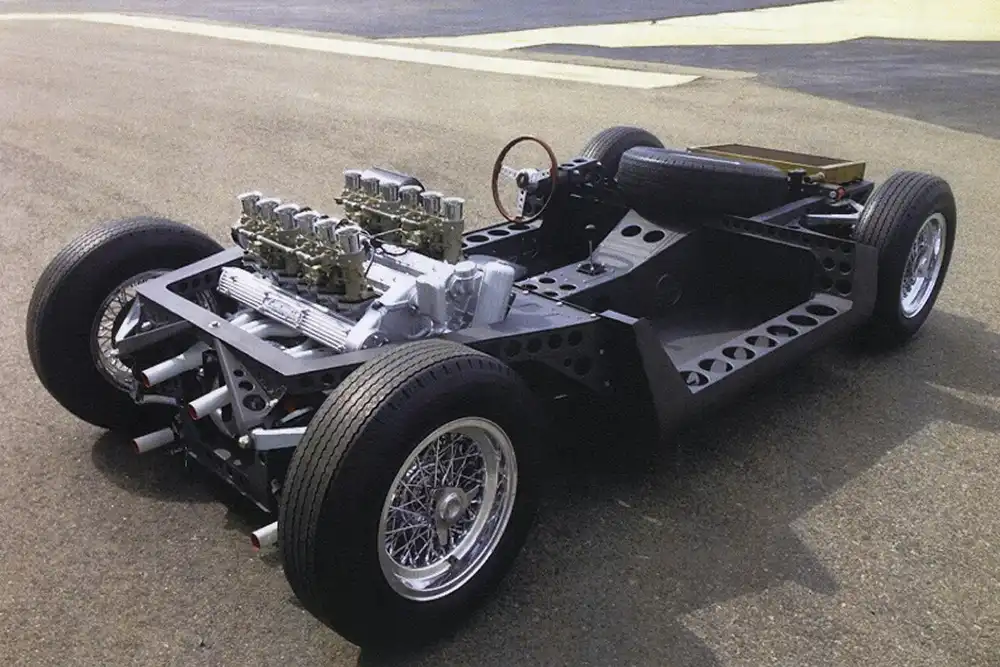 Das revolutionäre Fahrgestell des Miura P400 von 1965 – Erstmalige Präsentation des quer eingebauten V12-Mittelmotors als Kastenrahmen.