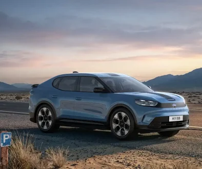 Der neue Ford Capri Elektro in der Sonderfarbe Tribute Blue – Ein modernes SUV-Coupé mit technischem Update für 2026.