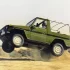 Eine grüne Mercedes G-Klasse hebt im Gelände ab – Demonstration der robusten Starrachsen-Konstruktion bei extremer Beanspruchung