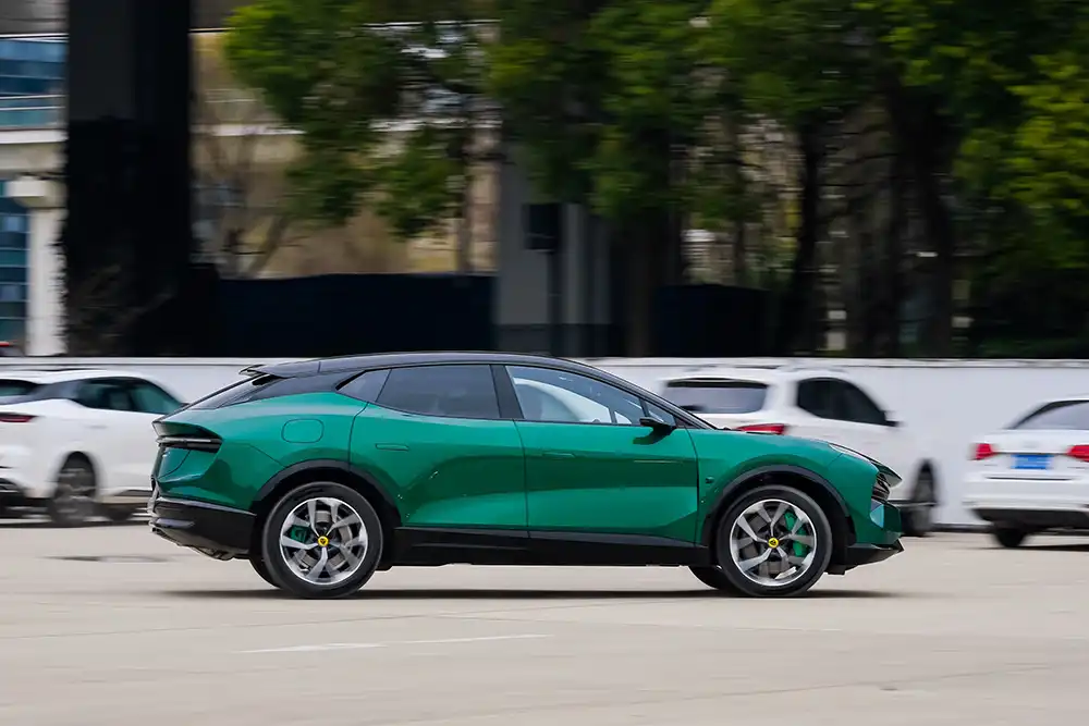 Die Gesamtleistung von 700 kW/952 PS treiben das Gewicht des Eletre auf 2,6 Tonnen. Foto: Lotus