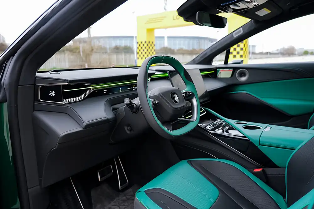 Unser Testexemplar setzt auf einen eigenwilligen Grünton im Innenraum. Foto: Lotus