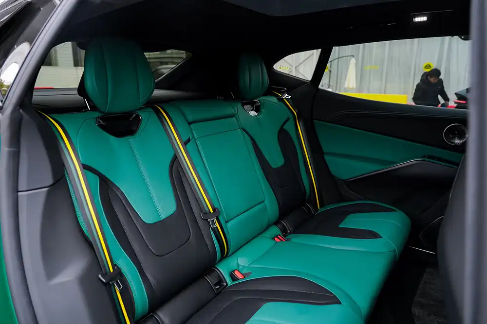 Auch die Sicherheitsgute setzen auf prägnante Farbakzente. Foto: Lotus